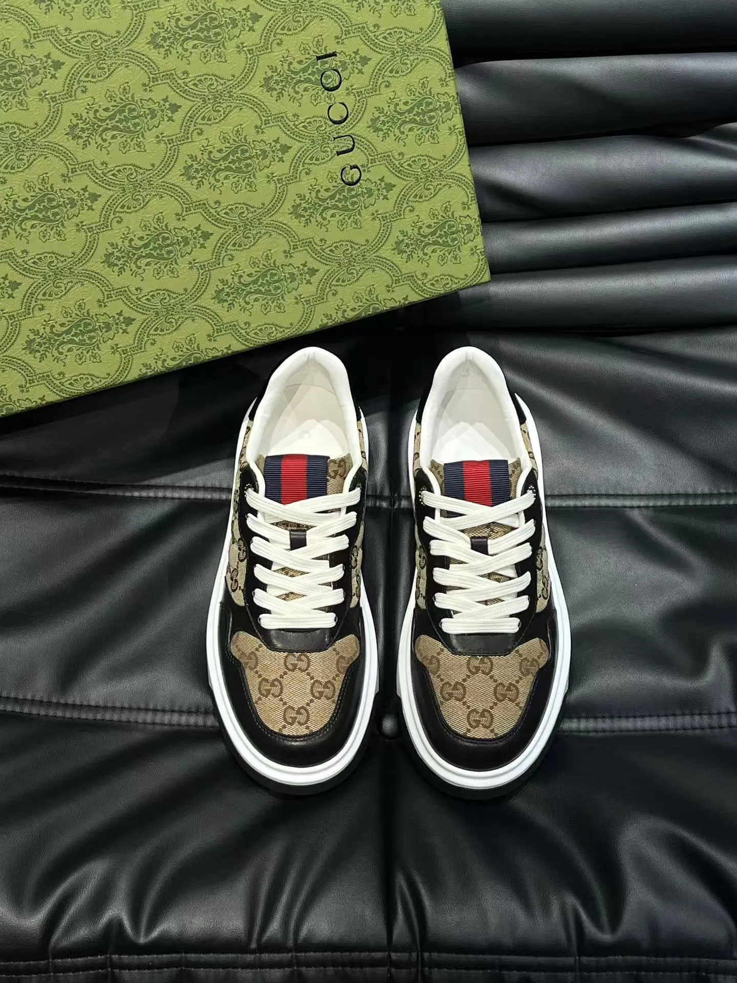 P460 new men's shoes GUCCI [Lightning] latest shoes are shipped. Original quality, fashionable, special materials, sheepskin lining, new packaging. The foot feels super comfortable and the workmanship is impeccable. Size: 38-45